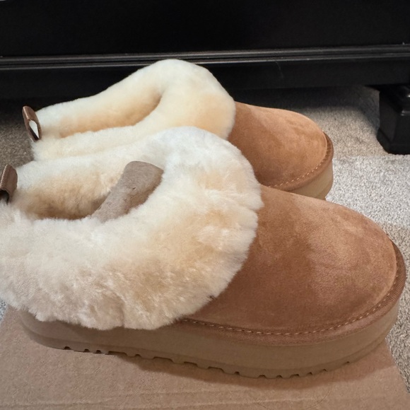 UGG Tan and Cream Sheepskin Boots - Picture 2 of 7